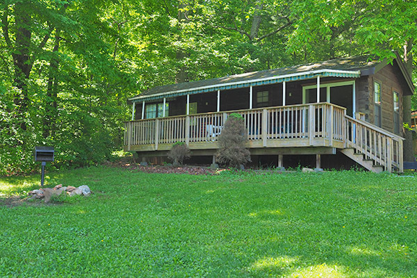 Deluxe Cabin exterior at Ramblin' Pines Campground