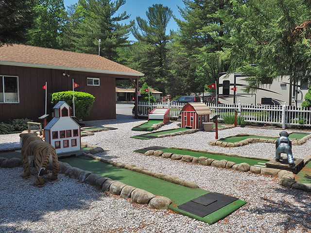 Mini Golf at Ramblin’ Pines Campground