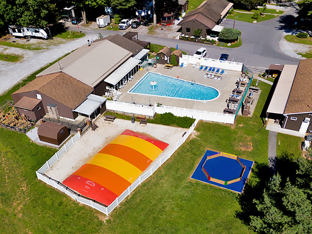 Swimming pool and recreation overview at Ramblin’ Pines Campground